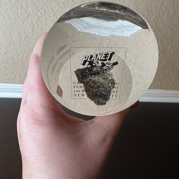 Vintage Planet Hollywood Groundbreaking Lucite Paperweight, Feb 26 1991, NYC - Picture 8 of 8